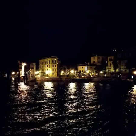 아파트 A Slice Of Heaven Over Como Lake...
