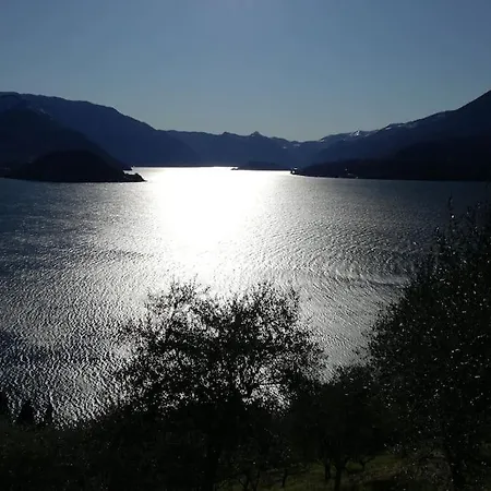 A Slice Of Heaven Over Como Lake... 페를레도