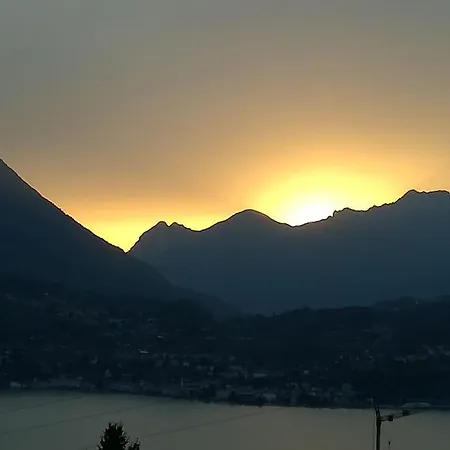 A Slice Of Heaven Over Como Lake... 아파트