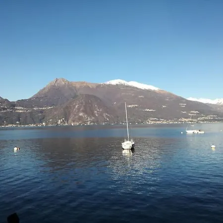 A Slice Of Heaven Over Como Lake... 아파트 *